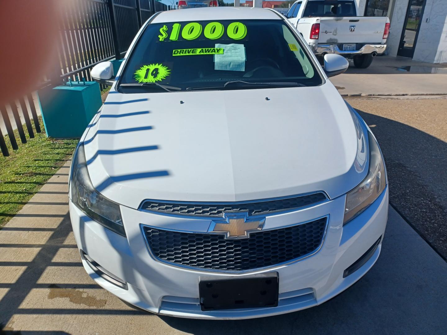 2014 WHITE /GRAY Chevrolet Cruze LT (1G1PE5SB0E7) with an 1.4L I4 TURBOCHARGER engine, AUTOMATIC 6-SPEED transmission, located at 2001 E. Lancaster, Ft. Worth, 76103, (817) 336-7000, 32.746181, -97.301018 - Photo#2